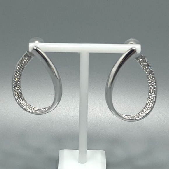 Exist hoop earrings
Medium, White, Rhodium plated - Picture 2 of 6